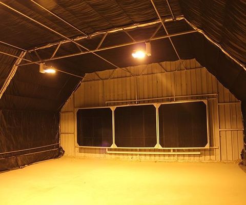 Inneres schattierendes Plastikfilm-Licht-Entzug-Gewächshaus mit Stromausfall-System